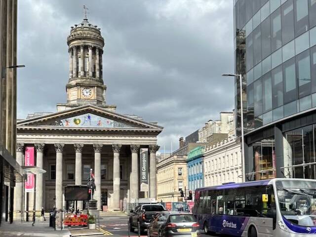 Image of Ingram St westbound at junction with Queen St